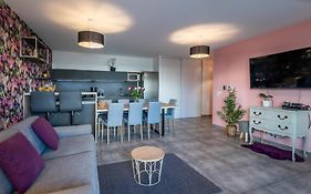 Aquarelles - Modern And Spacious